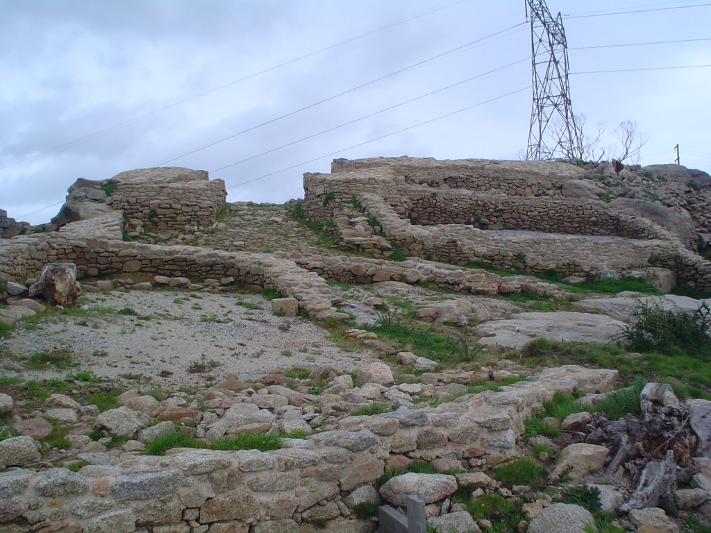 Elviña aceso a croa e muro