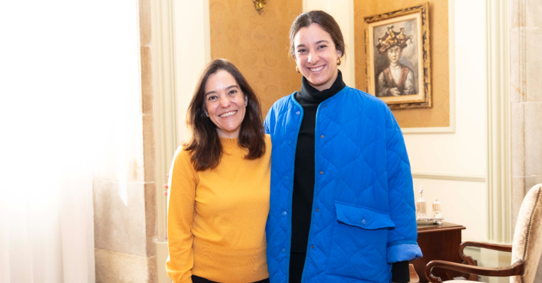 A alcaldesa da Coruña Inés Rey e a nadadora María de Valdés