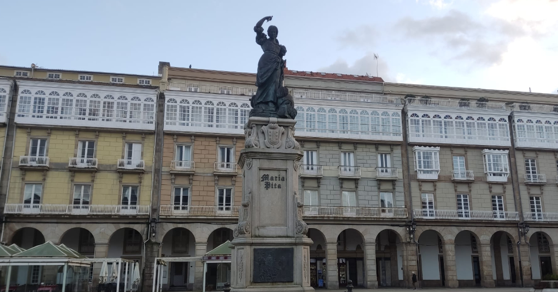 A estatua de María Pita na plaza do Concello da Coruña