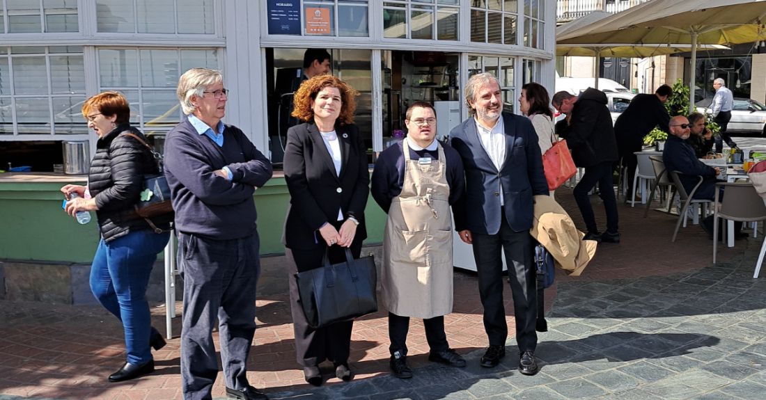 A subdelegda visitou o quisco Down na Praza de Ourense da Coruña