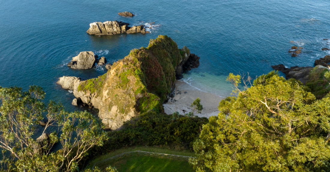 Imaxe da cala Atalaya en Santa Cruz (Oleiros)