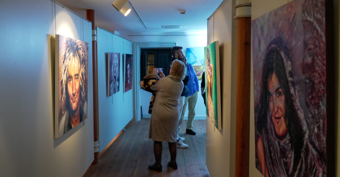 Imaxe da exposición 'Historias detrás dun cadro' en Cambre
