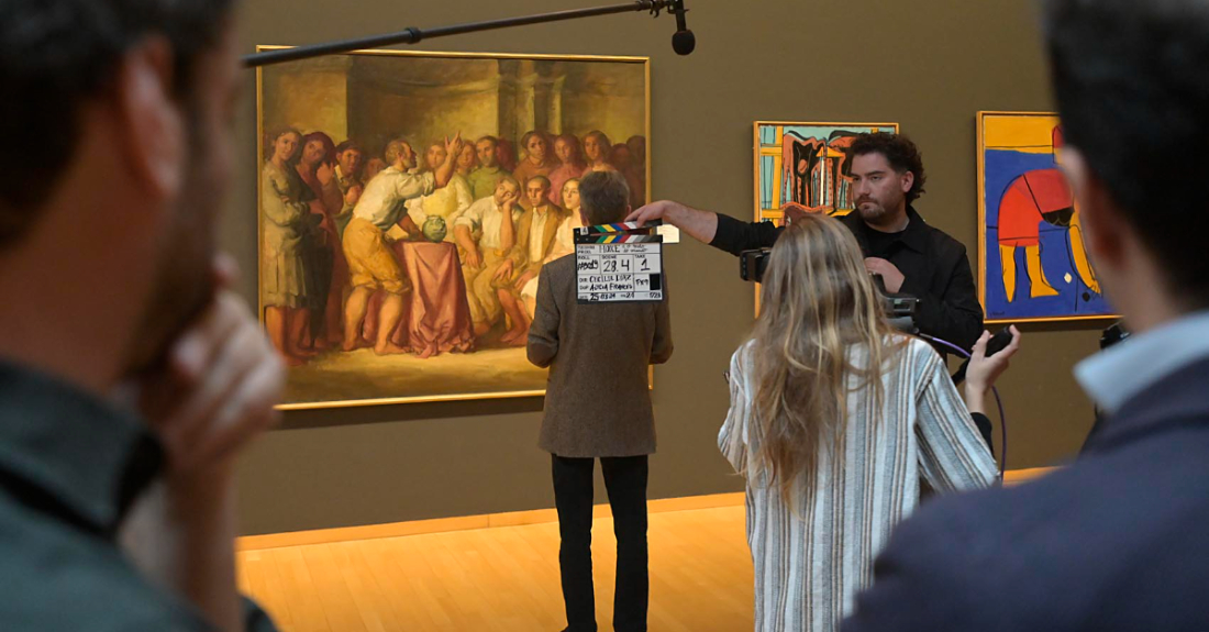 Imaxe da gravación do docuemntal sobre Sargadelos no Museo de Belas Artes da Coruña