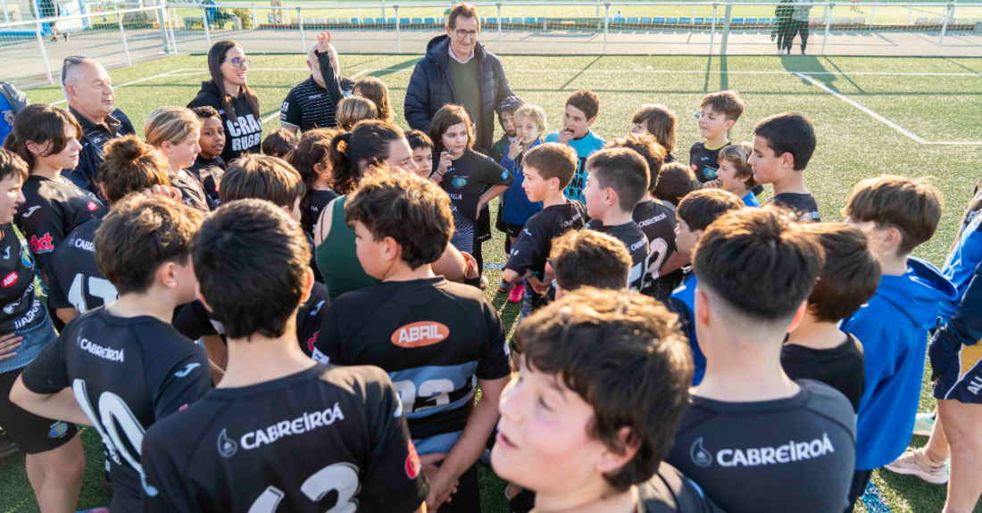 Imaxe de Antonio Leira, deputado de Deportes, nunha visita ao CRAT Rugby da Coruña