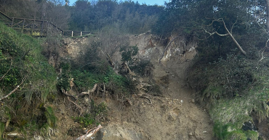 Imaxe dos derrubamentos no Parque das Trece Rosas en Santa Cruz