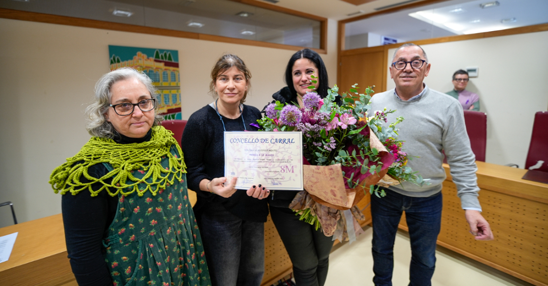 Jessica Otero, da Asociación Salvemos o Val de Barcia recibe o 'Premio 8 de marzo' do Concello de Carral