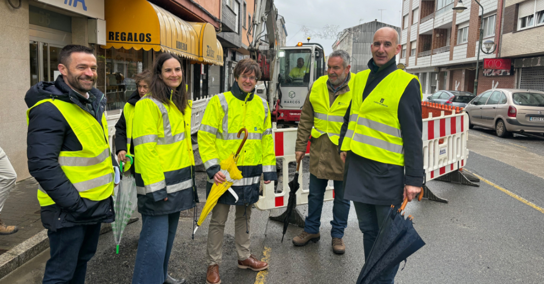 O director da Axencia Galega de Infraestruturas, Francisco Menéndez, supervisou esta mañá o avance destas actuacións que está a acometer a Xunta na estrada AC-231 en Curtis