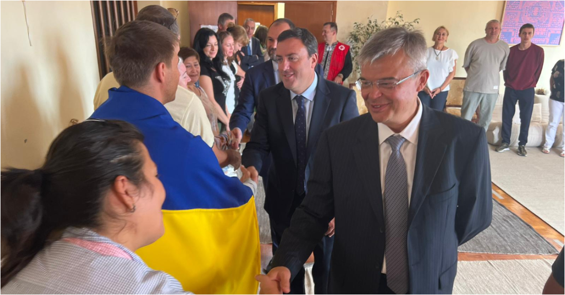 Visita á residencia do IES Rosalía Mera do presidente, Valentín González Formoso, e o embaixador de Ucraína en España, Serhii Pohoreltsev en setembro de 2022