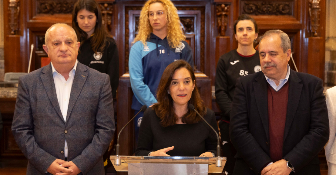 A alcaldesa, Inés Rey, desexou sorte aos equipos participantes, especialmente ao Hockey Club Coruña, na recepción oficial