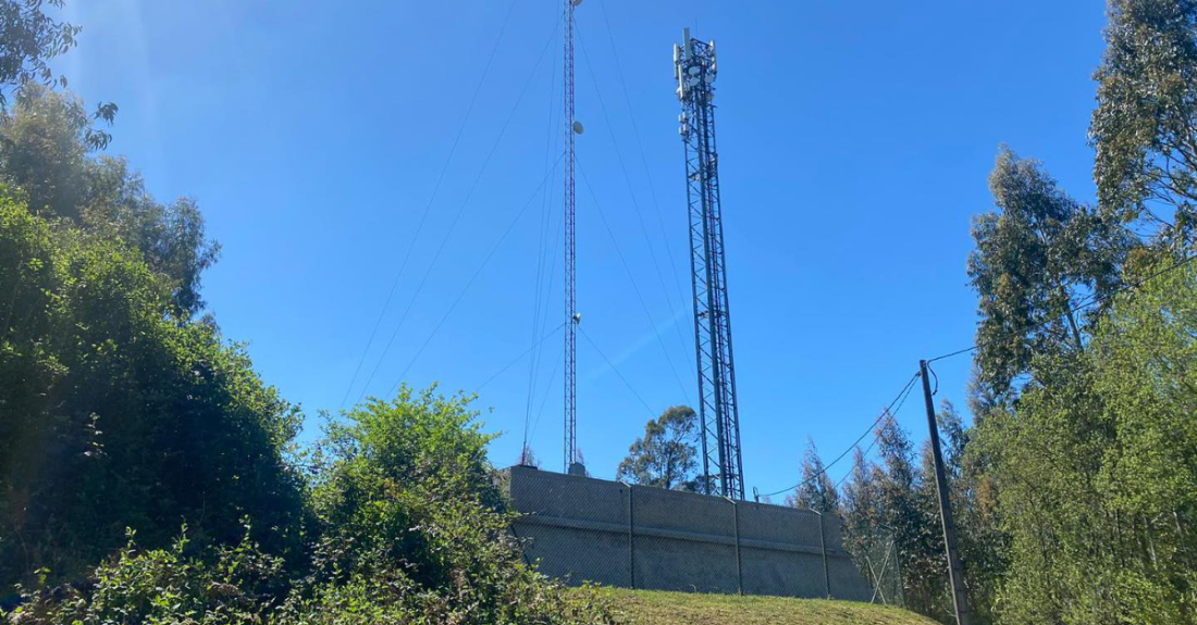 Imaxe das antenas de cobertura móbil en Curtis