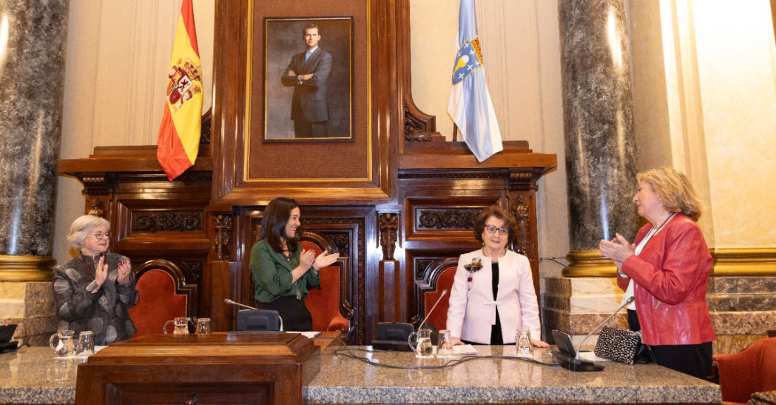 Imaxe do acto celebrado en María Pita polo ingreso de Ascensión Cambrón no Instituto Cornide de Estudos Coruñeses