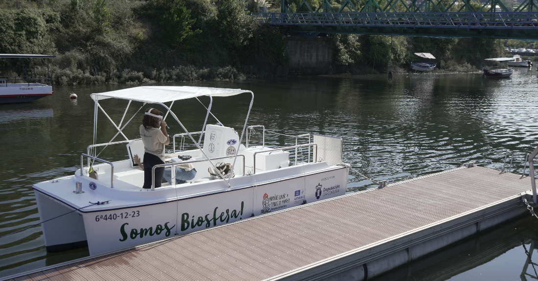 Imaxe do catamarán eléctrico da Reserva da Biosfera que fará viaxes polo Río Mandeo