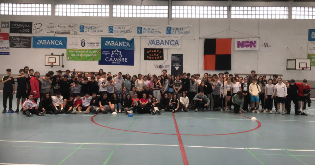Imaxe dos alumnos de Carral e Cambre con estudantes chegados de Francia
