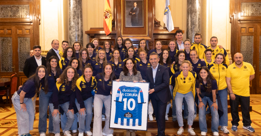 Inés Rey recibe no pazo de María Pita ás xogadoras do Deportivo Abanca