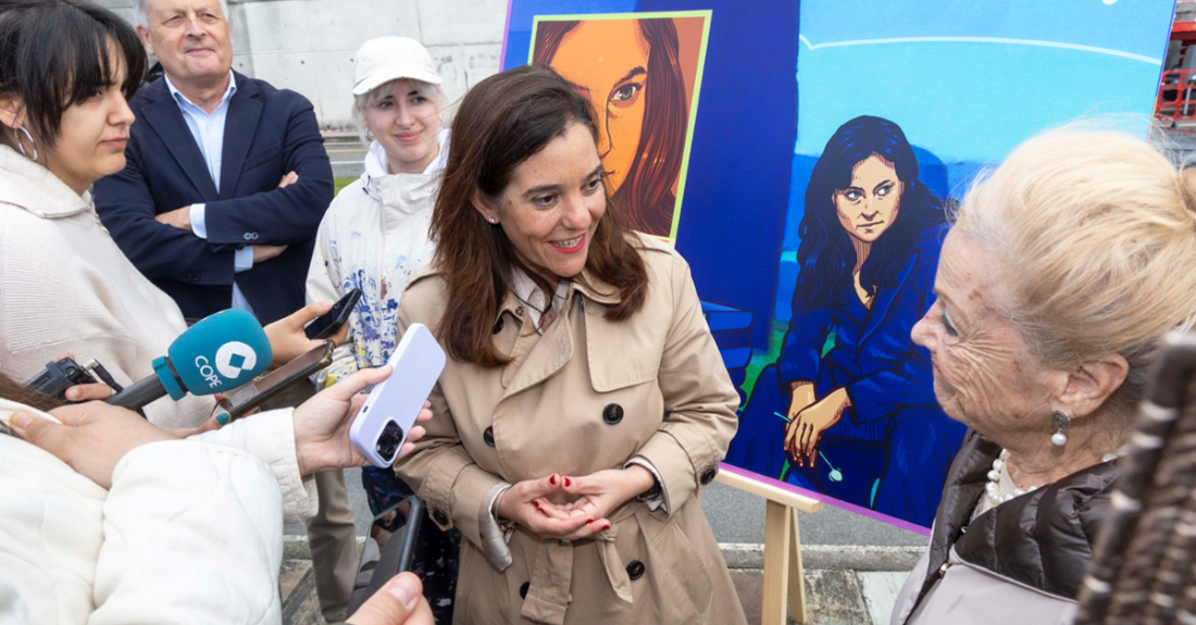 Imaxe da presentación do mural de Luísa Villalta no paseo marítimo da Coruña