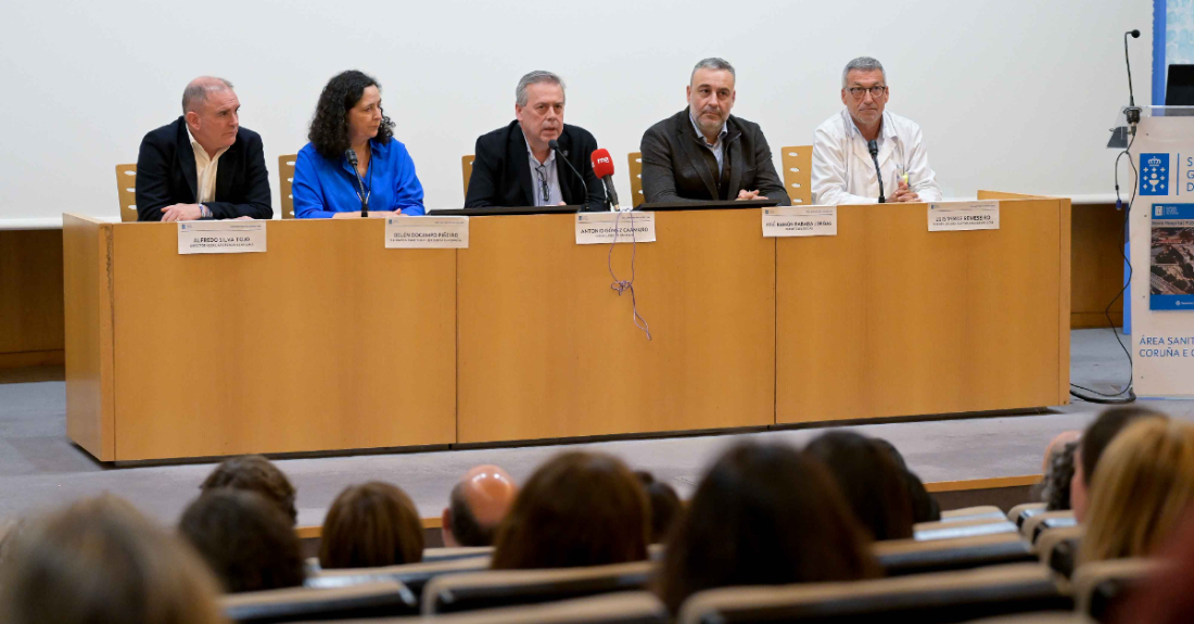 Imaxe da reunión do conselleiro de Sanidade no CHUAC