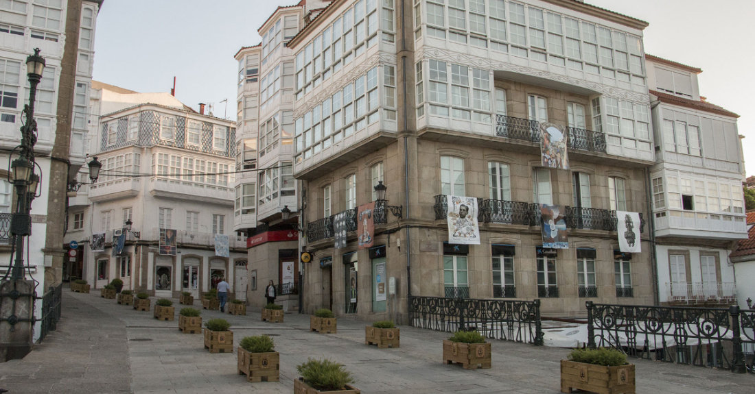 Imaxe das balconadas en Betanzos