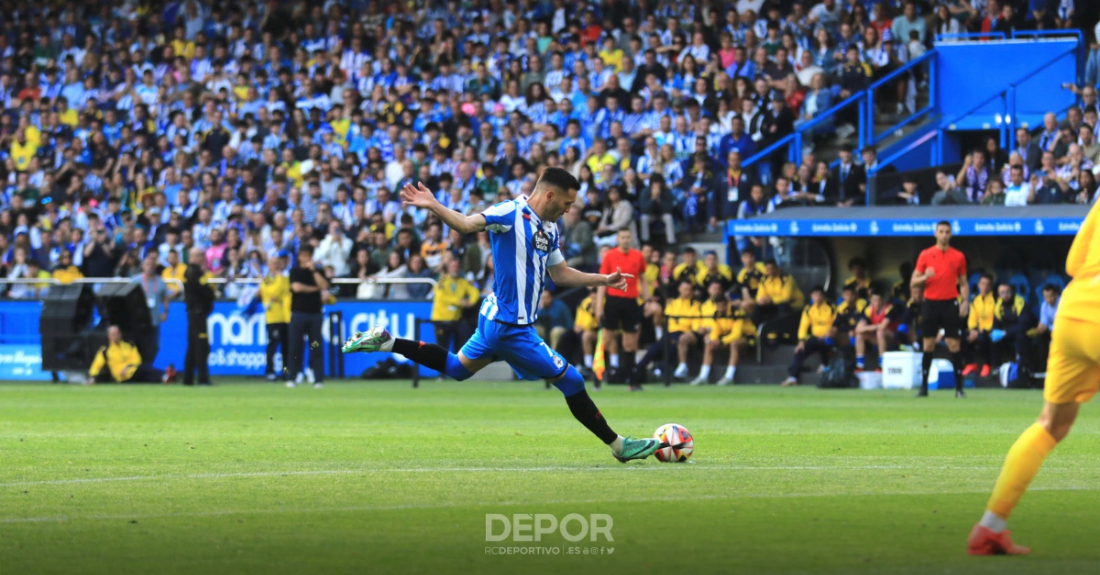 Imaxe de Lucas Pérez no partido do ascenso á Segunda División