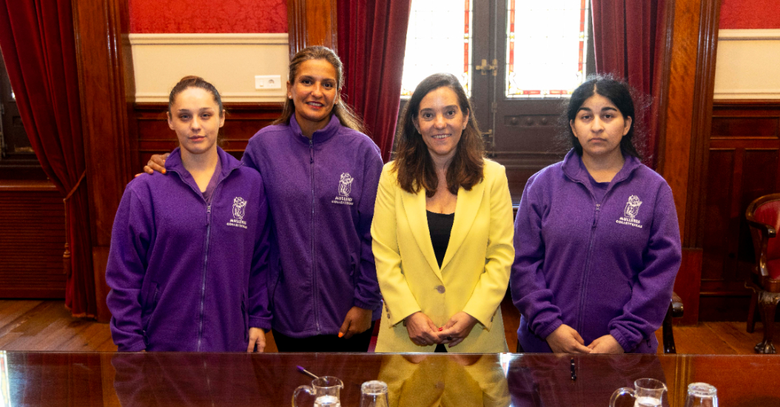 Imaxe de Mulleres Colleiteiras e a alcaldesa e presidenta da Edar, Inés Rey