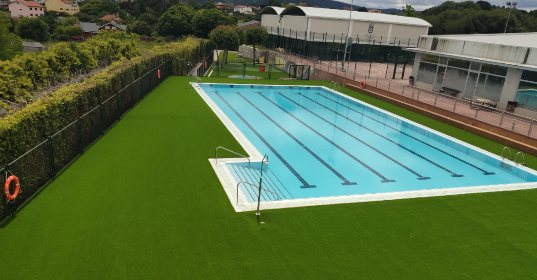 Imaxe da piscina municipal de Carral de verán