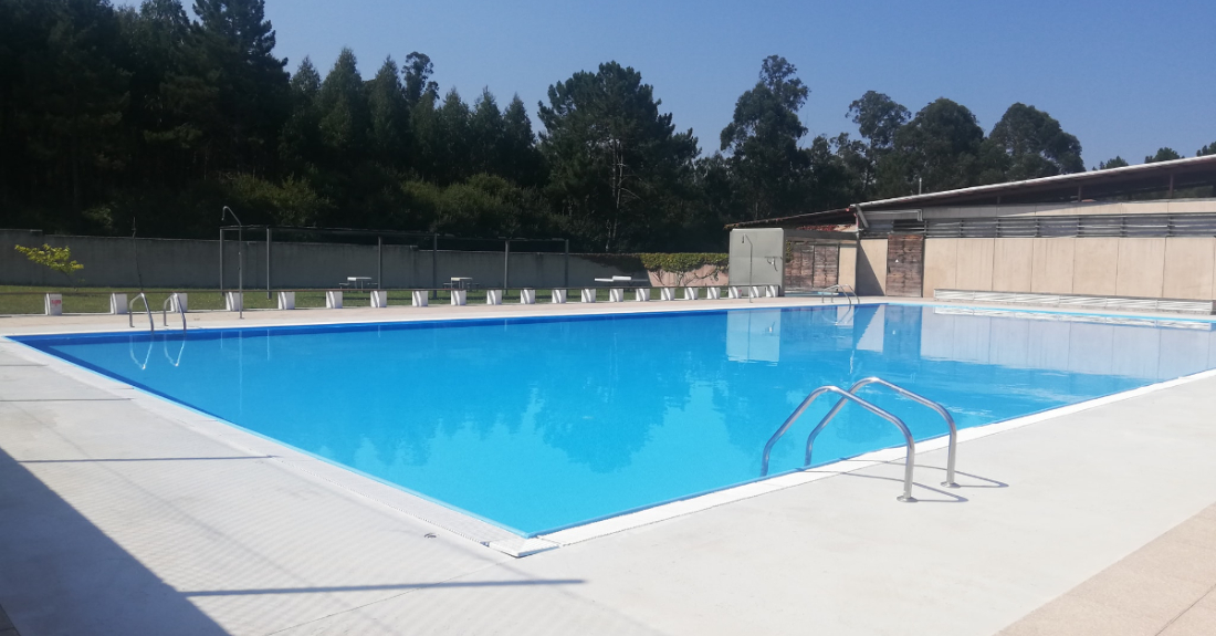 Imaxe da piscina municipal de Coirós