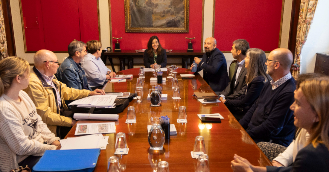 Imaxe da reunión do Concello da Coruña con entidades veciñais