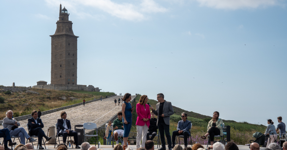 Imaxe do acto celebrado ao carón da Torre de Hércures