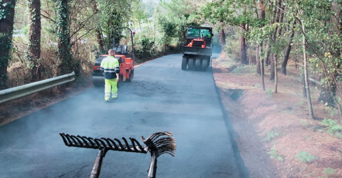 Imaxe dunha actuación nun camiño municipal de Cambre