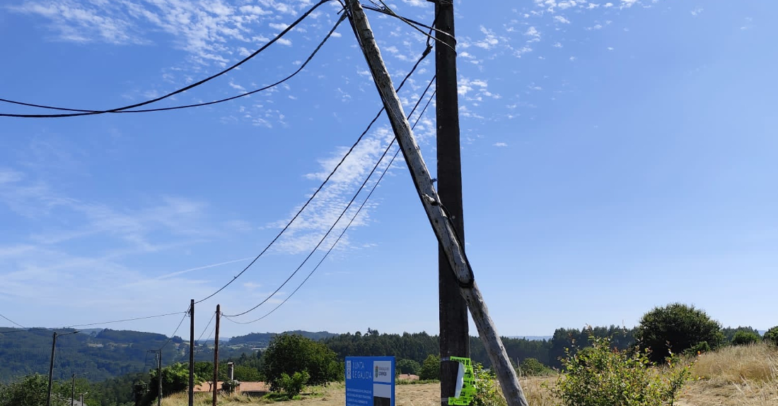 Imaxe do poste en Santiago de Ois (Coirós)