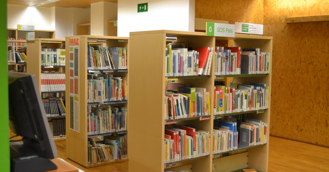 Imaxe da biblioteca da Sagrada Familia na Coruña