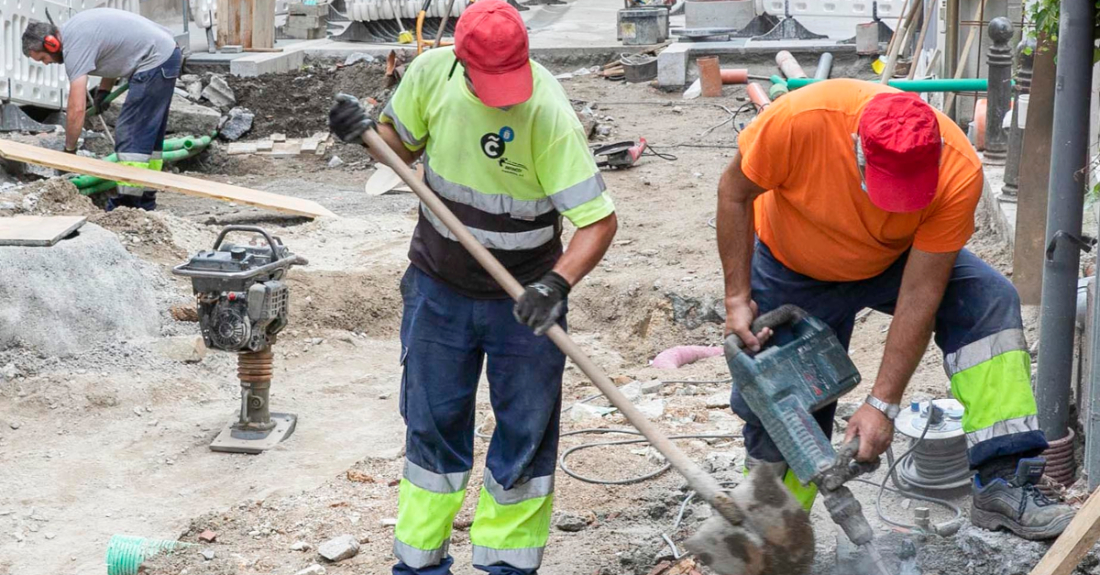 Imaxe dos operarios facendo al obras na Coruña