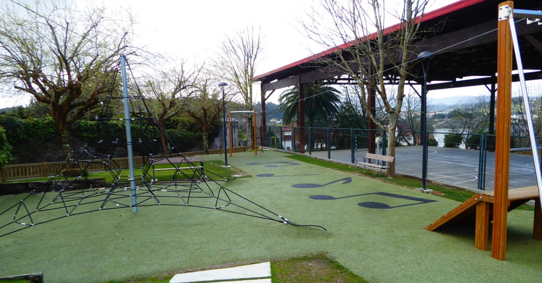 Imaxe dun parque infantil en San Pedro de Nós