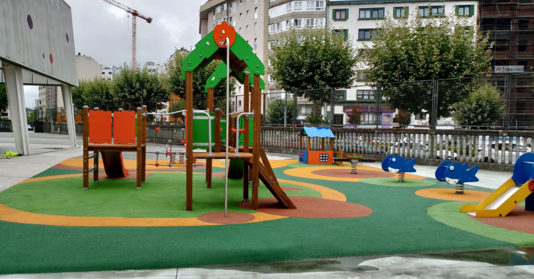 Xa remataron as obras de ampliación da área de xogos infantís do CEIP San Francisco Javier