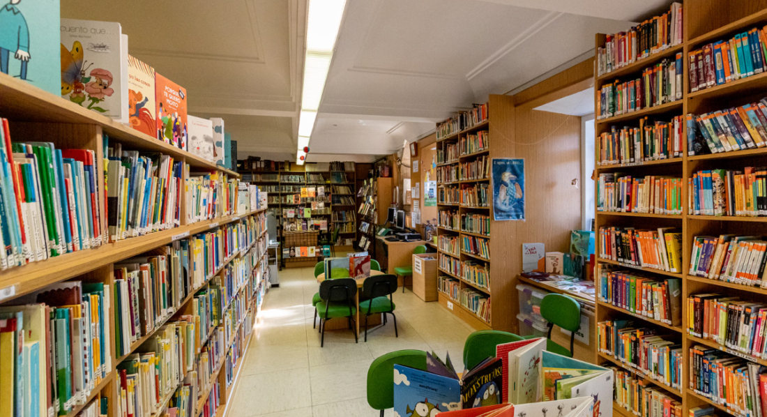 Imaxe da Biblioteca Municipal Rosalía de Castro de Santa Cruz