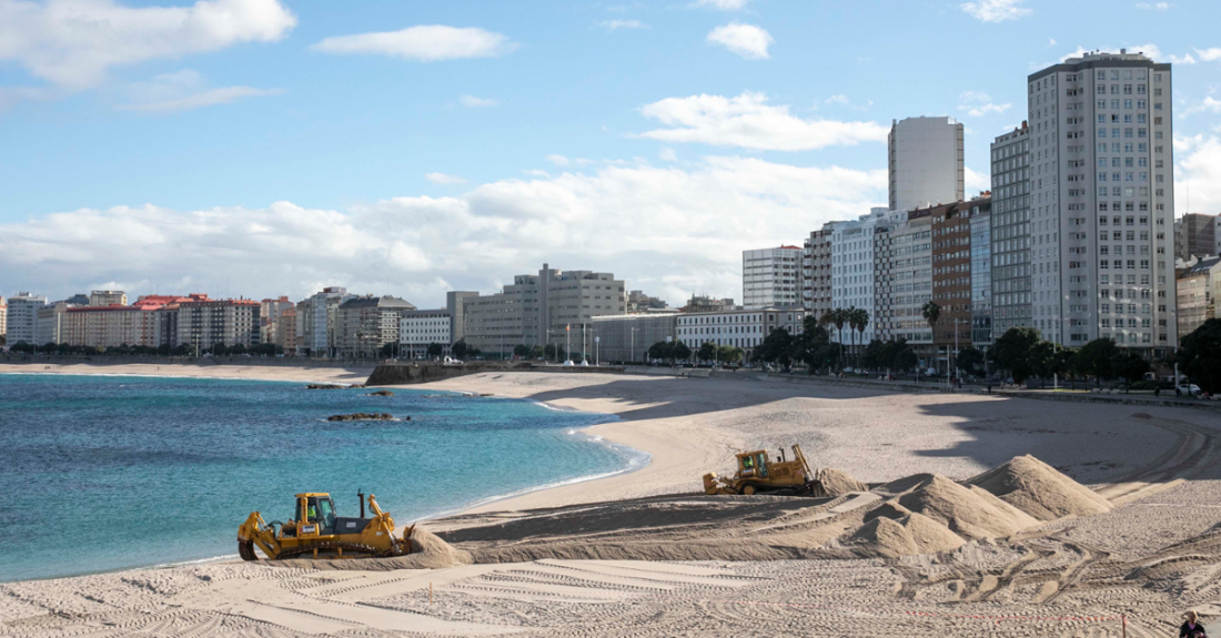 Imaxe da duna da praia de Riazor