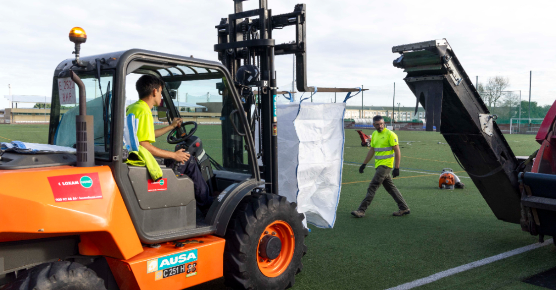 Imaxe das obras no campo da cidade deportiva Arsenio Iglesias