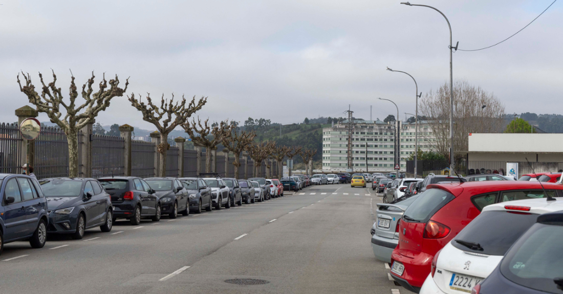 O sector oeste da avenida da Sardiñeira, onde conflúe coa Agra das Mallos