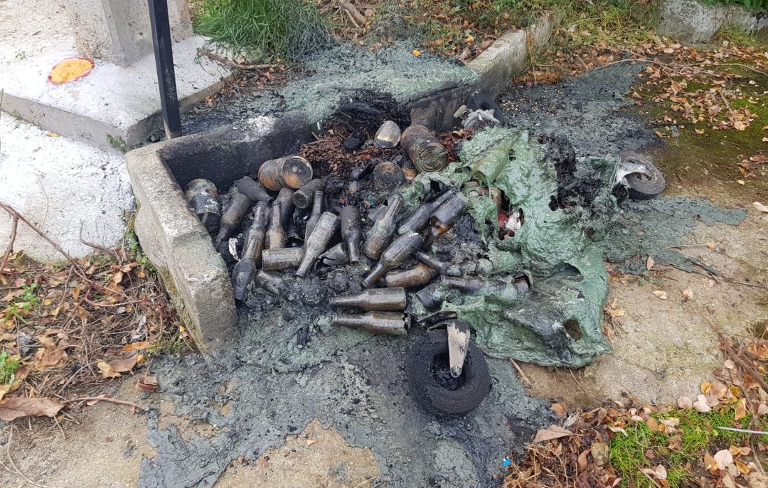 COIRÓS queima contedores