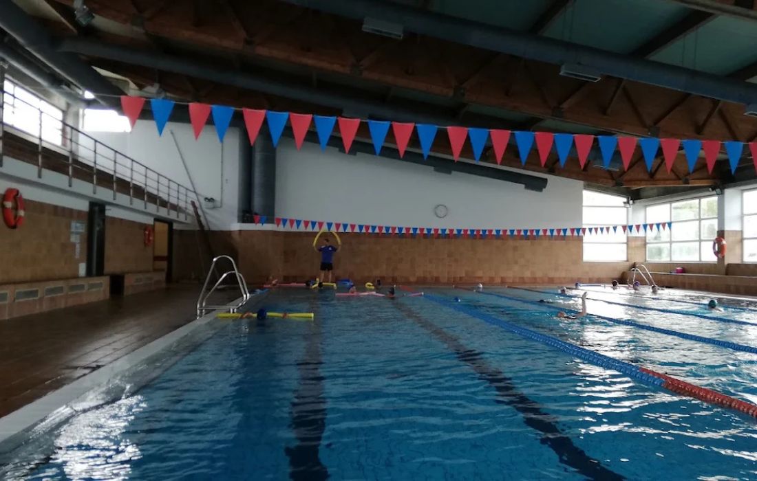 BETANZOS piscina do complexo deportivo do Carregal