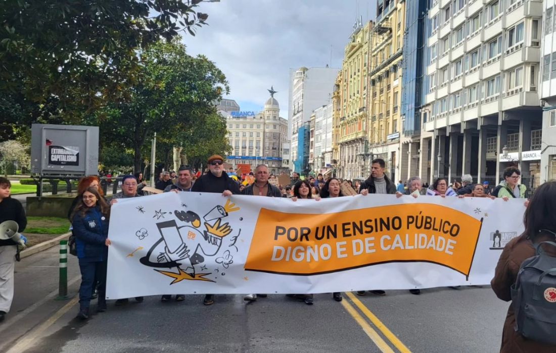 A CORUÑA folga ensino