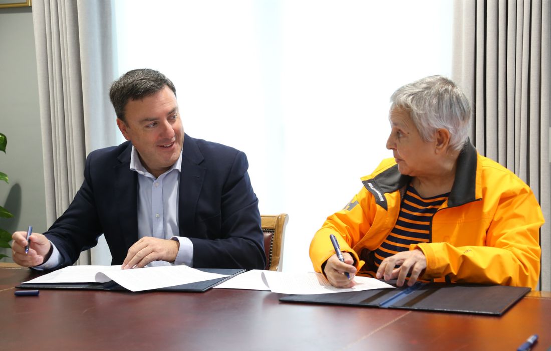 DEPU CORU firma protectoras animales