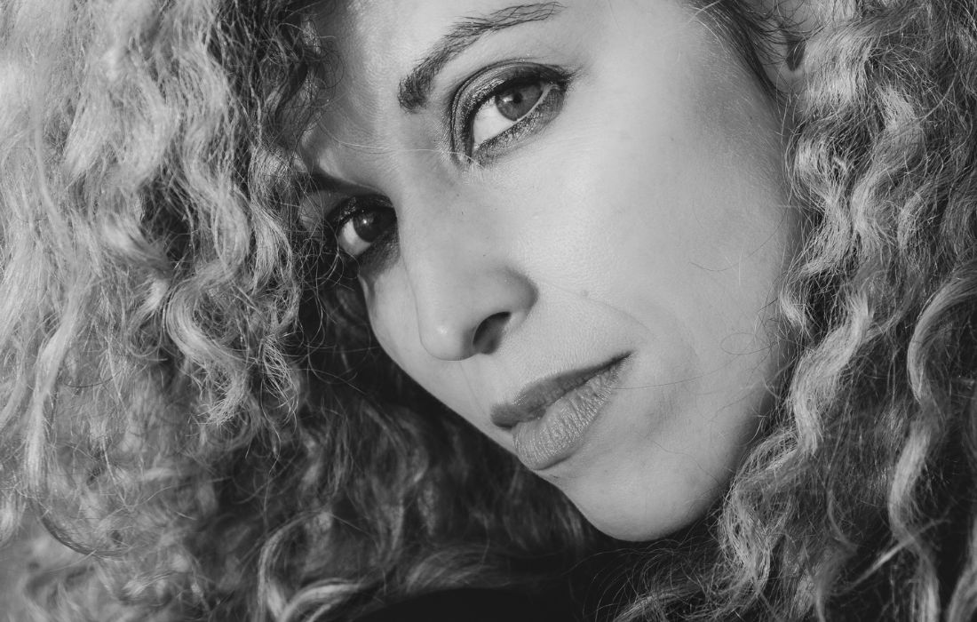 A CORUÑA noelia rodrigeuz belem sentada