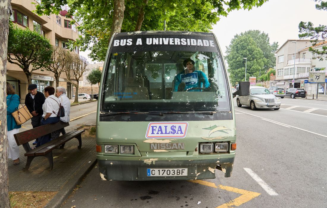 OLEIROS bus universidade roto