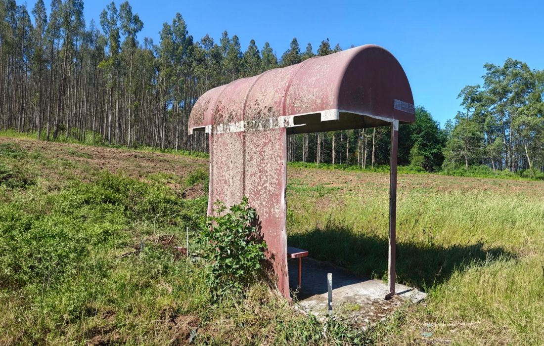 VILASANTAR acto vandalico marquesina