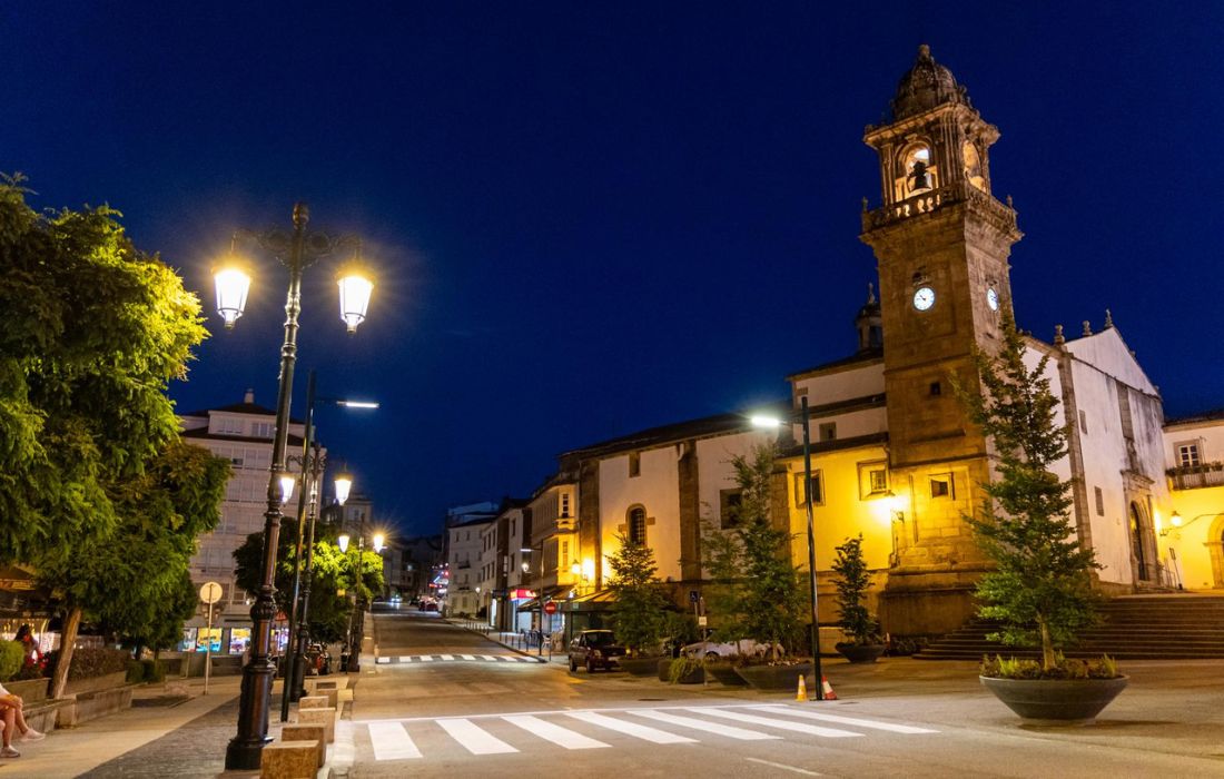 BETANZOS praza irmáns noite