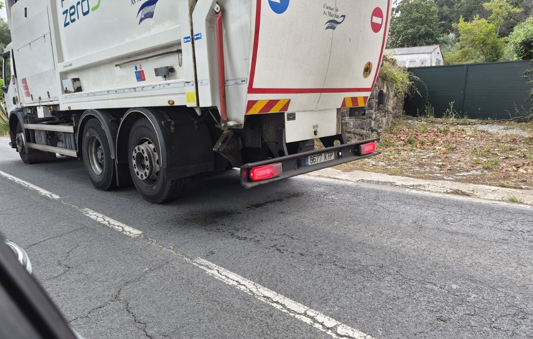 OLEIROS camion basura consorcio mariñas