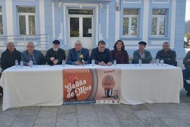 Representantes de Avimos, Deputación, Concello e veciños da parroquia presentaron a VI Expodegustación e concurso da Galiña de Mos.