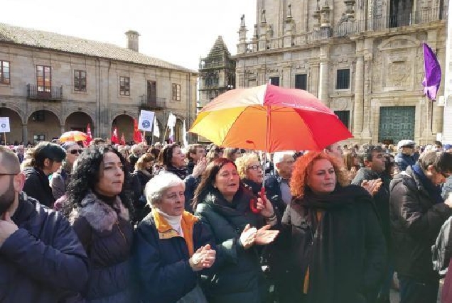 Socialistas e veciños de toda a provincia reclaman en Santiago unha Sanidade pública e de calidade