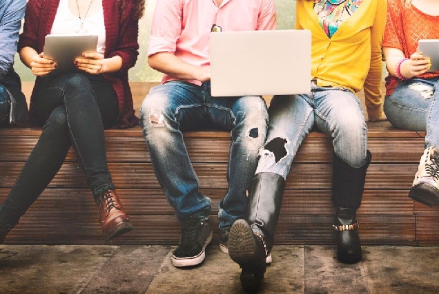 mozos-mozas-xente-nova-adolescentes-estudantes