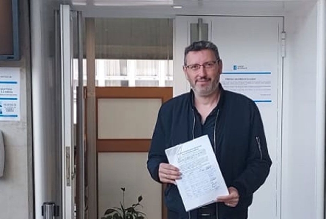 pablo-diaz-entrega-firmas-xunta_portada